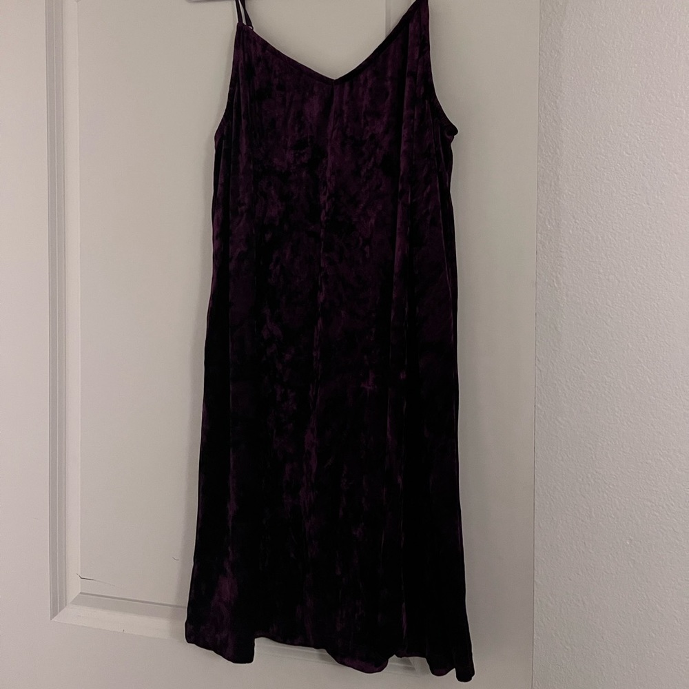 Spaghetti strap red velvet dress